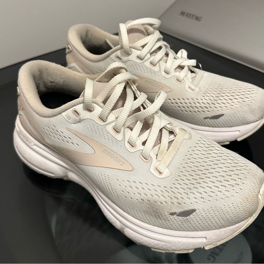 Brooks Ghost Women's Cream Running Shoes